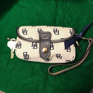 Dooney & Bourke wristlet